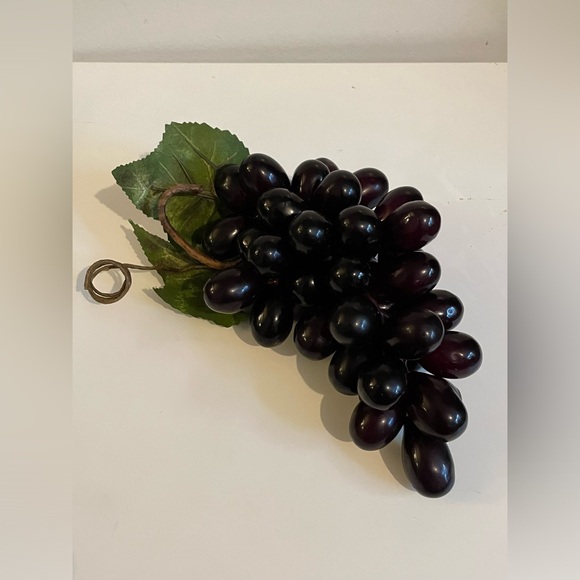 ‘BLACK GRAPE 2 Leaves BUNCH PLASTIC LIFELIKE FAKE FOOD FAUX FRUIT HOME DECOR 8” - Picture 5 of 5
